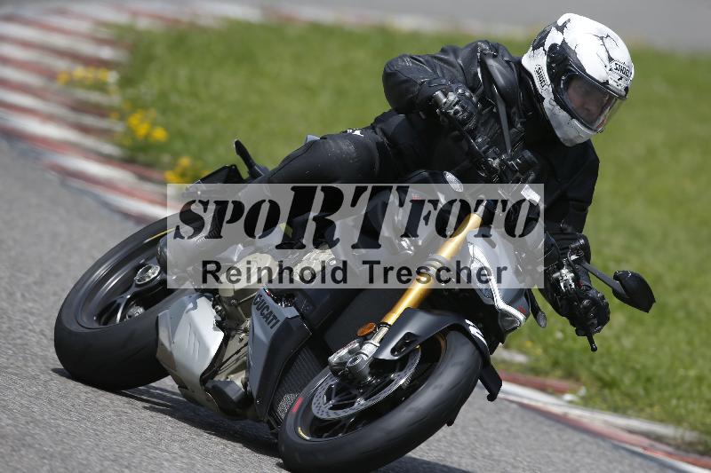 /Archiv-2024/29 12.06.2024 MOTO.CH Track Day ADR/Gruppe blau/26